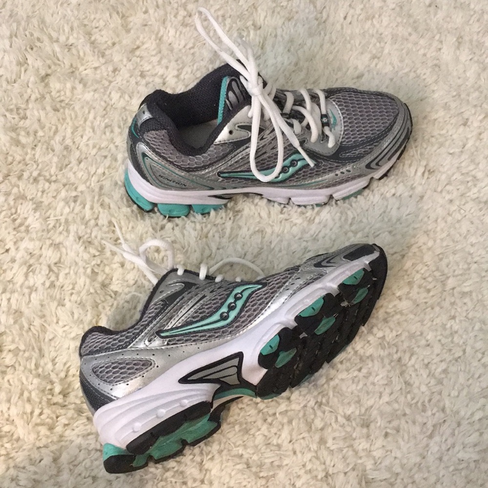 Saucony tennis shoes